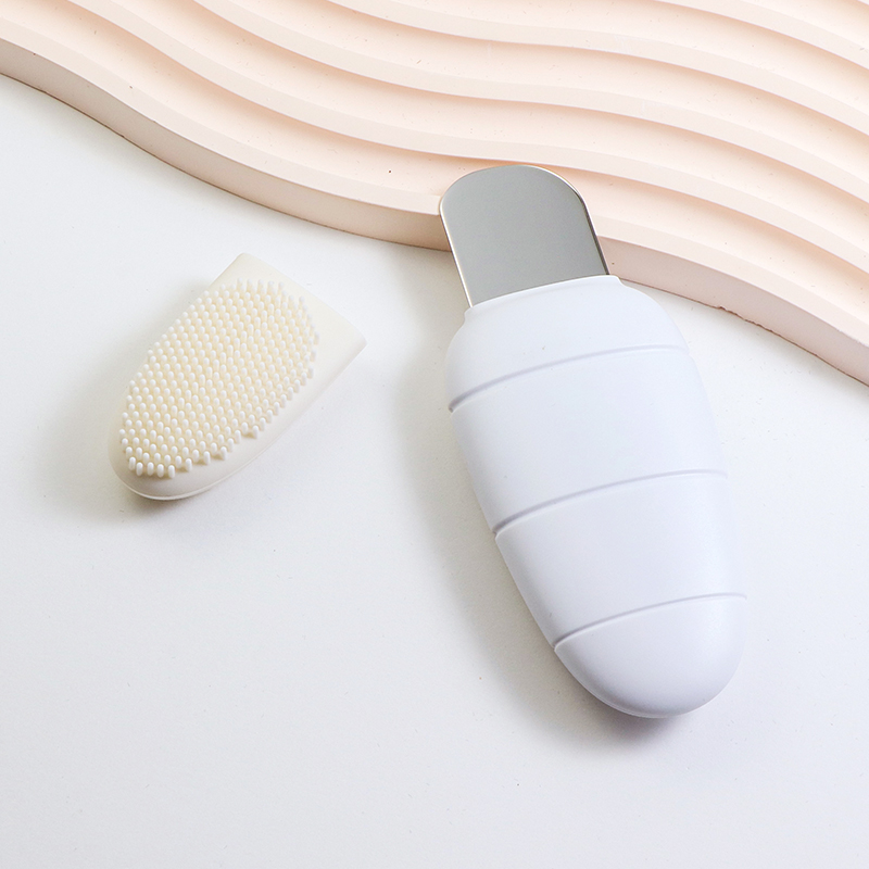 Professional Facial Skin Scrubber for Deep Cleansing and Exfoliation