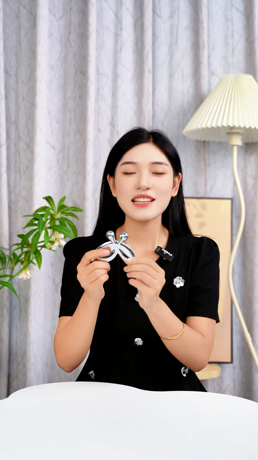 Puffiness Reducer: Butterfly Roller